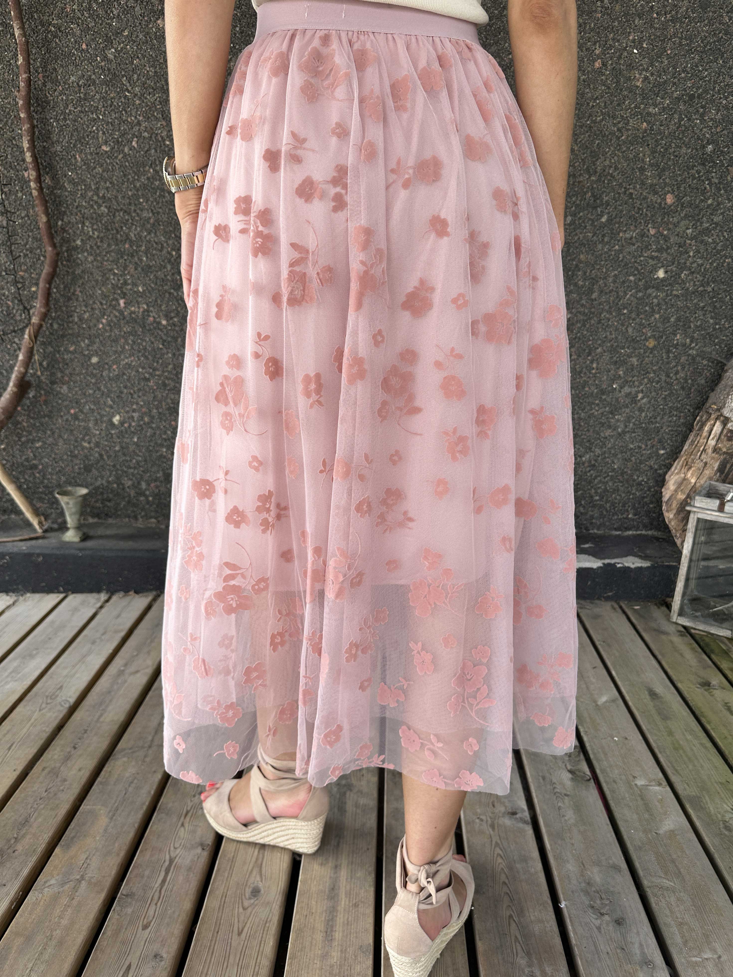 Aella - Lång kjol med blommig tyll